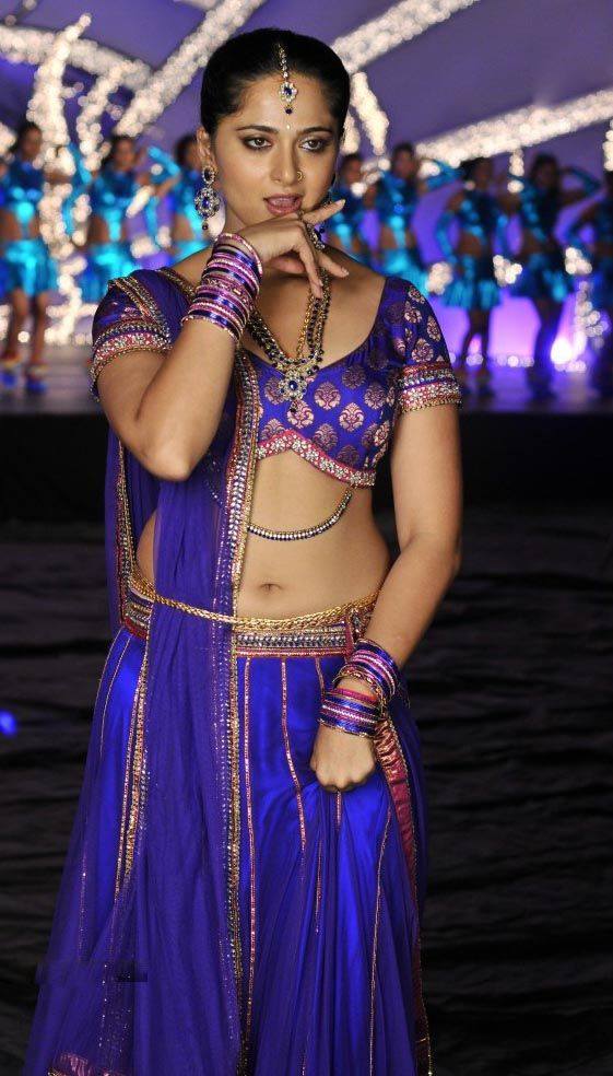 Hot Anushka in Saree Photos