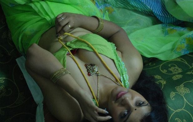 Hot Aunties Navel Photos Collection