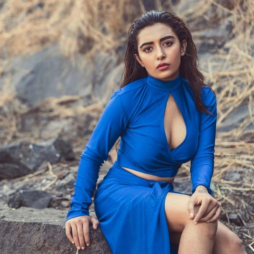 Hot Beauty: Jinal Joshi Latest Hot & Spicy Photoshoot Stills