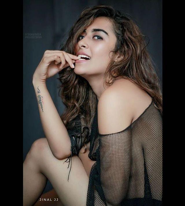 Hot Beauty: Jinal Joshi Latest Hot & Spicy Photoshoot Stills