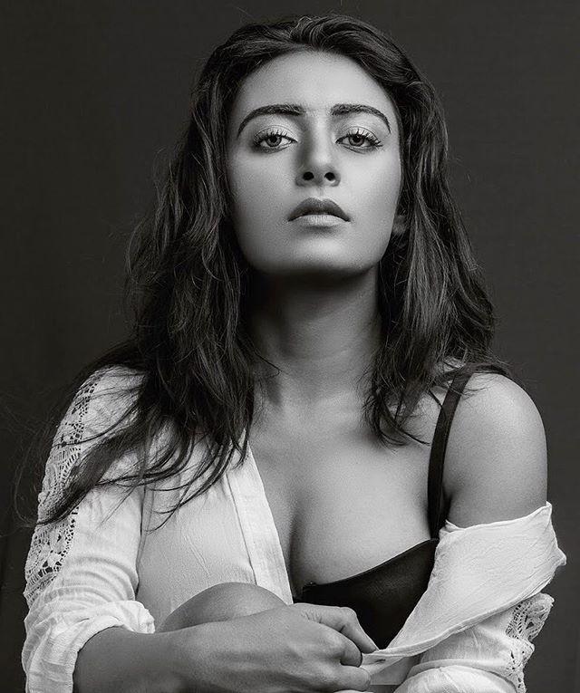 Hot Beauty: Jinal Joshi Latest Hot & Spicy Photoshoot Stills