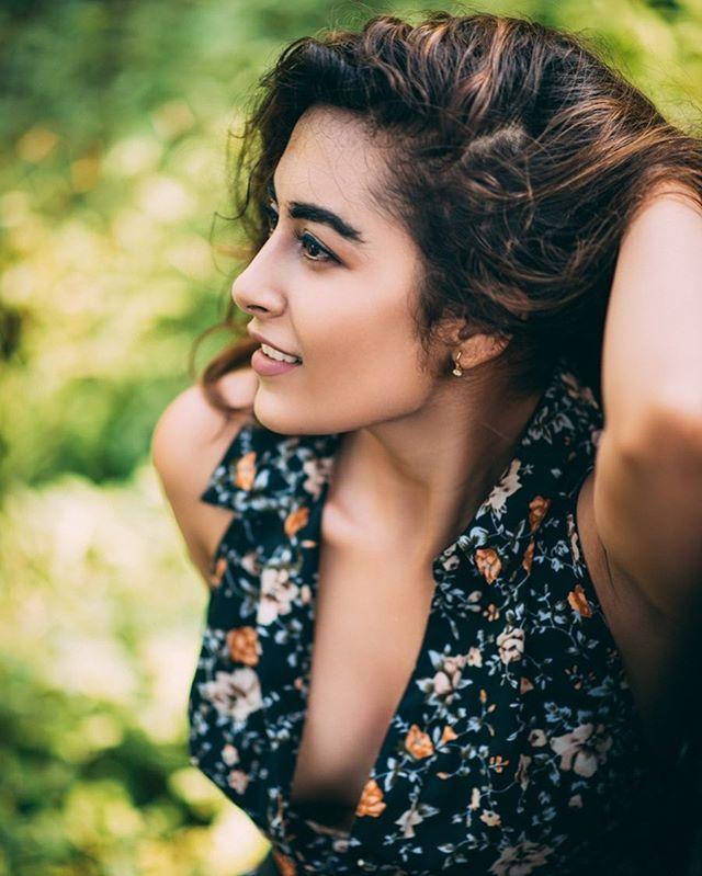 Hot Beauty: Jinal Joshi Latest Hot & Spicy Photoshoot Stills