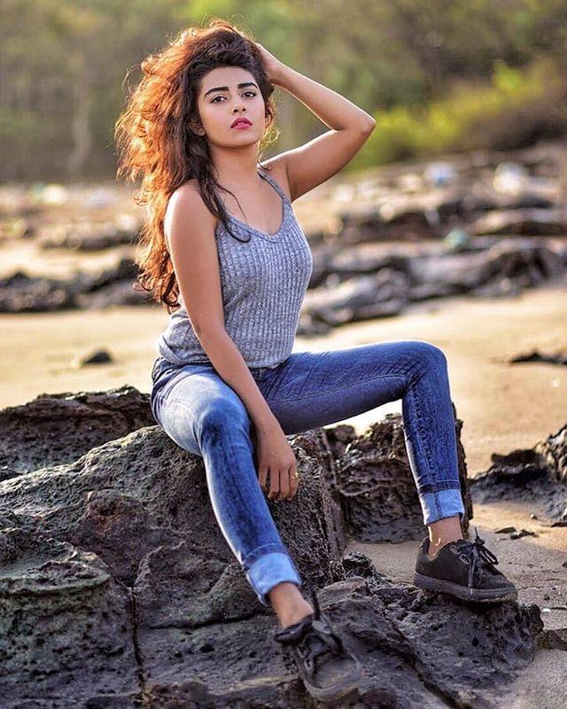 Hot Beauty: Jinal Joshi Latest Hot & Spicy Photoshoot Stills