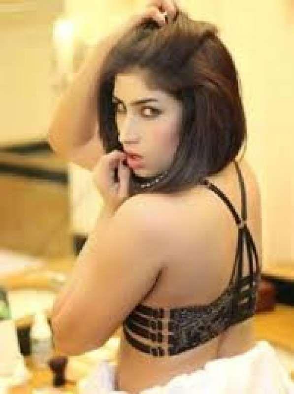 Hot Pakistani Model Qandeel Baloch Sexy Strips Photos