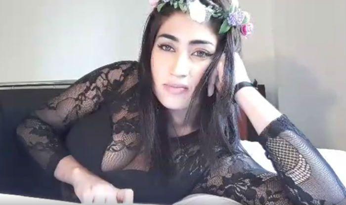 Hot Pakistani Model Qandeel Baloch Sexy Strips Photos