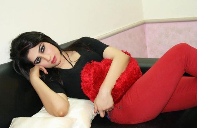 Hot Pakistani Model Qandeel Baloch Sexy Strips Photos