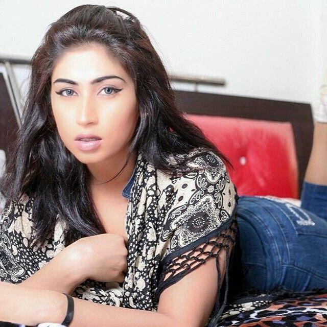 Hot Pakistani Model Qandeel Baloch Sexy Strips Photos