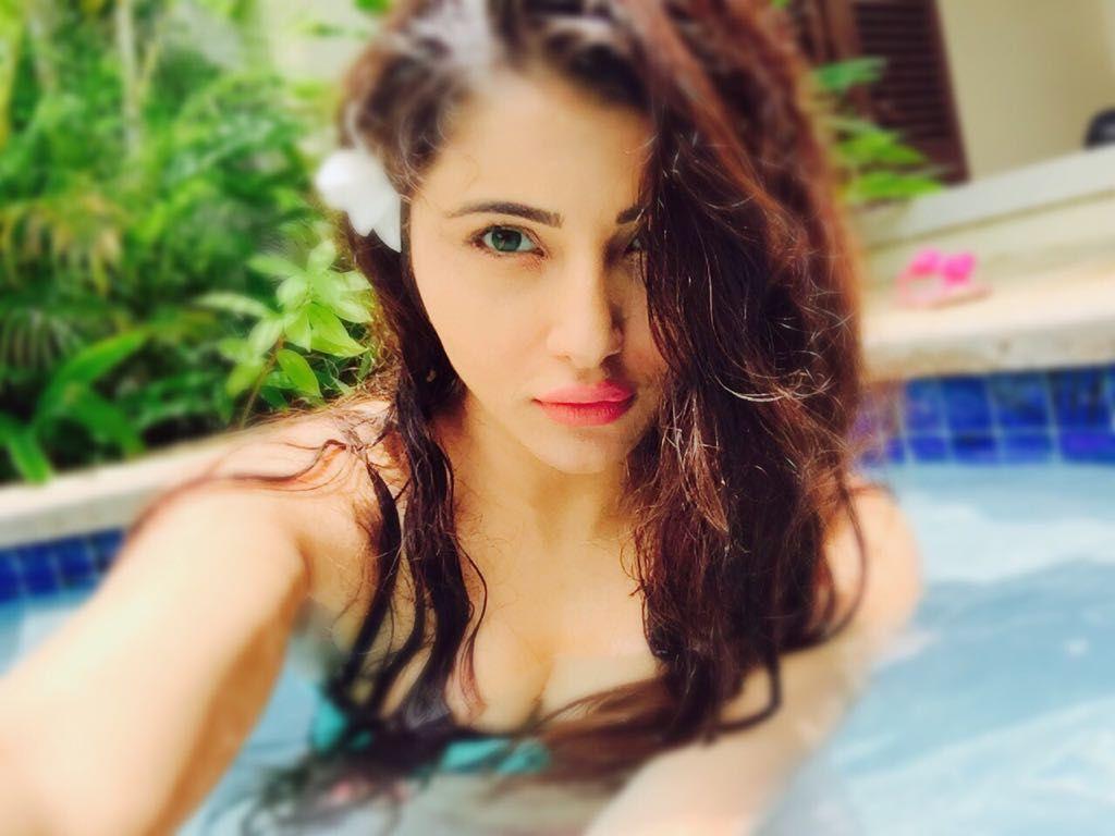 Hot Photoshoot of Indian Actress Shaylee Krishen