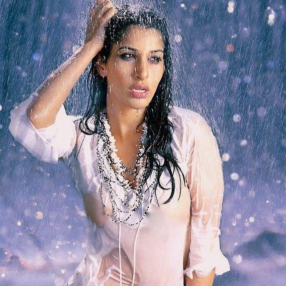Hot and Spicy Sophie Choudry Latest PhotoShoot Stills