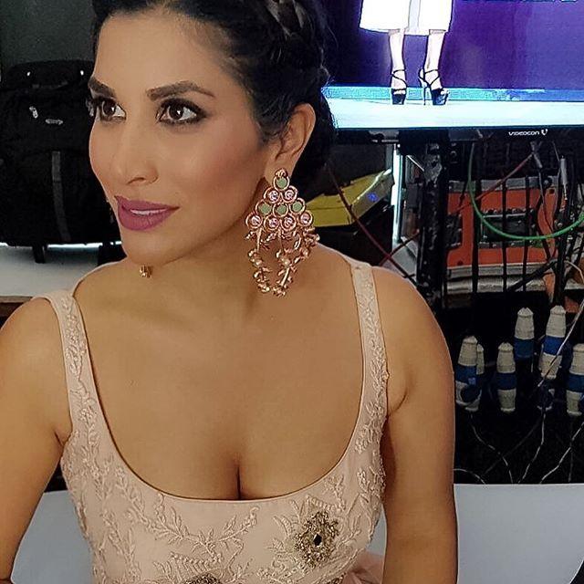 Hot and Spicy Sophie Choudry Latest PhotoShoot Stills