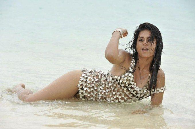 Hottest South Indian actress wet photos IN Beach