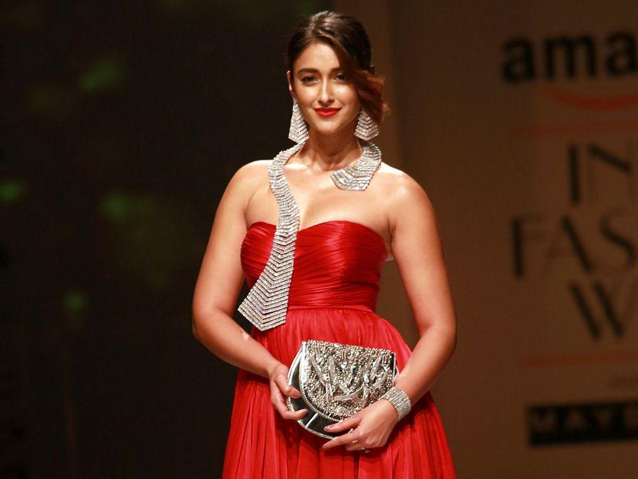 B'day Special: Ileana D'Cruz Hot & Spicy Wet Navel Show Photos are too Hot to Handle!