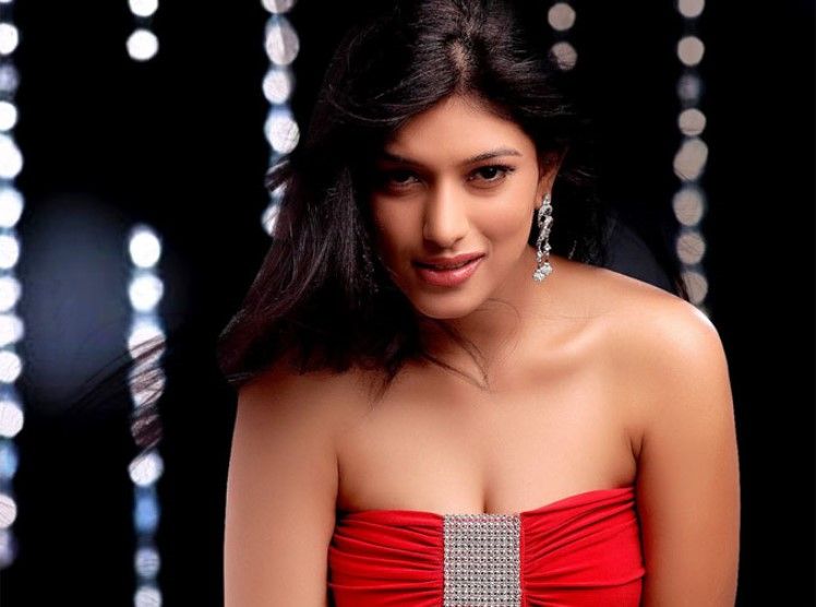 Indian Actress Hot Cleavage Photo Collection