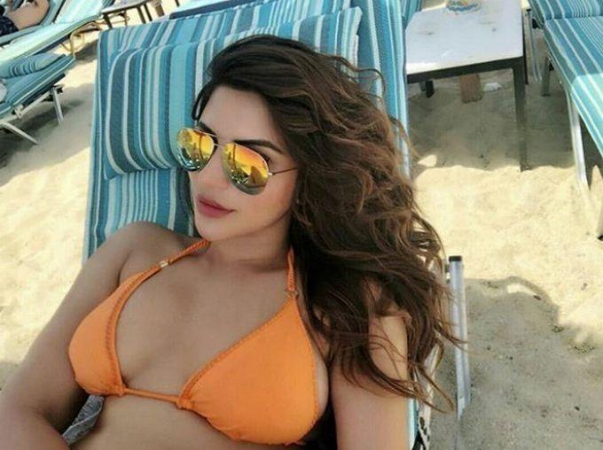 Indian Actress Shama Sikander looks extremely hot & sensuous in her Bikini Photos
