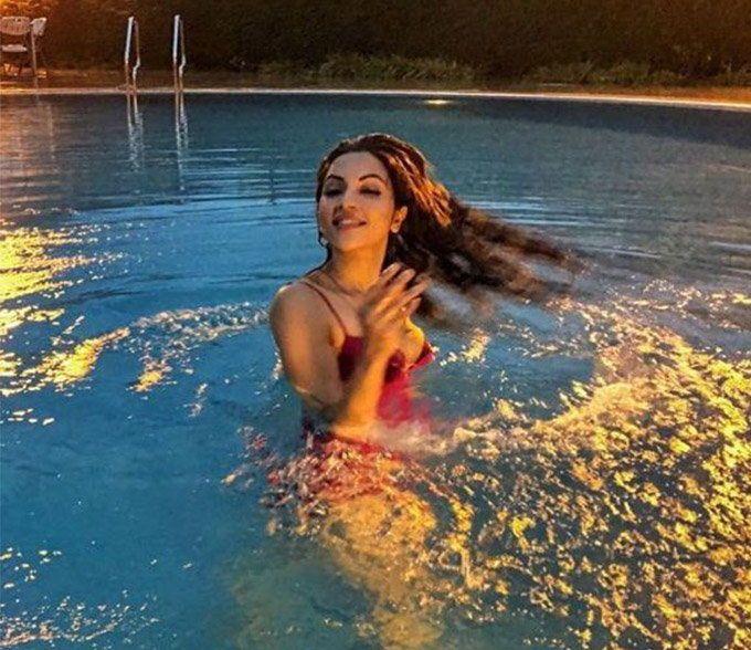 Indian Actress Shama Sikander looks extremely hot & sensuous in her Bikini Photos