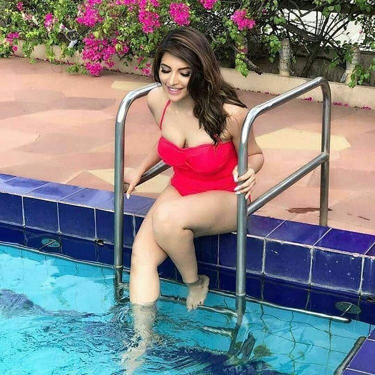 Indian Actress Shama Sikander looks extremely hot & sensuous in her Bikini Photos