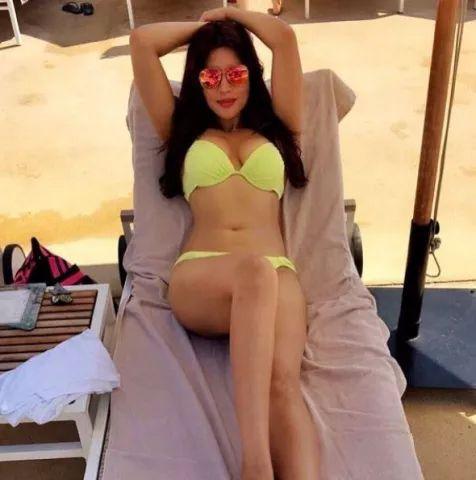 Indian Actress Shama Sikander looks extremely hot & sensuous in her Bikini Photos