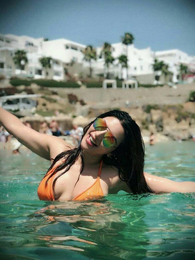 Indian Actress Shama Sikander looks extremely hot & sensuous in her Bikini Photos