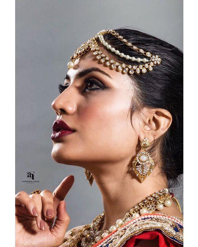 Indian Model & Actress Urvi Shetty Latest Hot & Spicy Photos