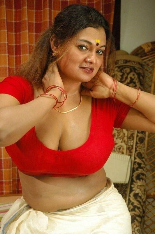 Indina Actress Hot Glamorous Pictures