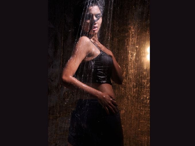 Indina Actress Hot Navel Show