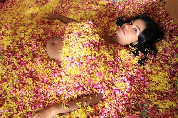 Indina Actress Hot Navel Show