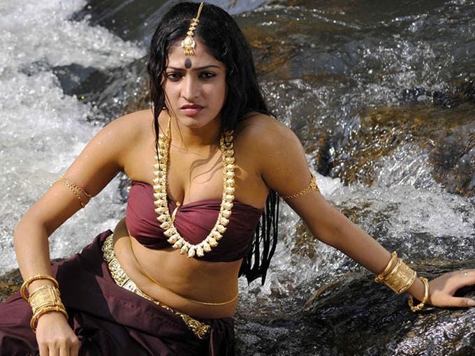 Indina Actress Hot Navel Show
