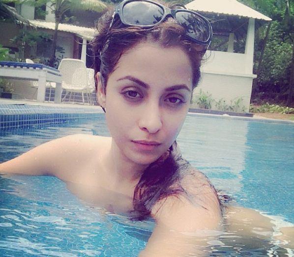 Instapics of TV hotties in Swimming Pool