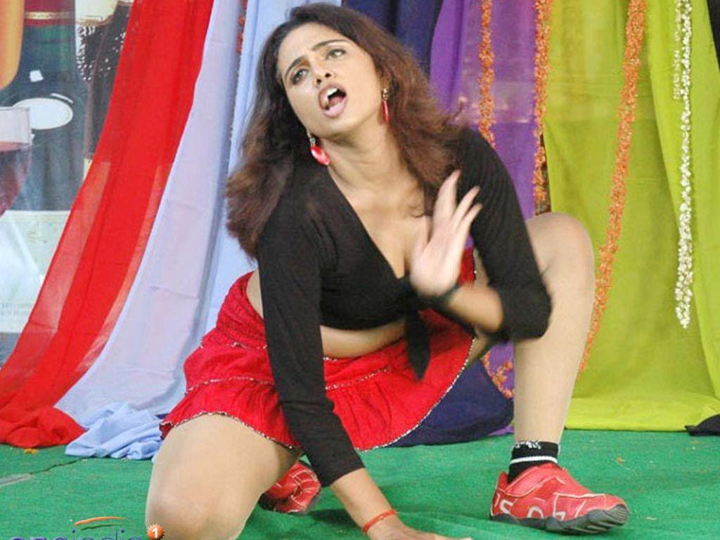 Item Girl Abhinaya Sri Unseen Hot Navel & Cleavage Show Stills