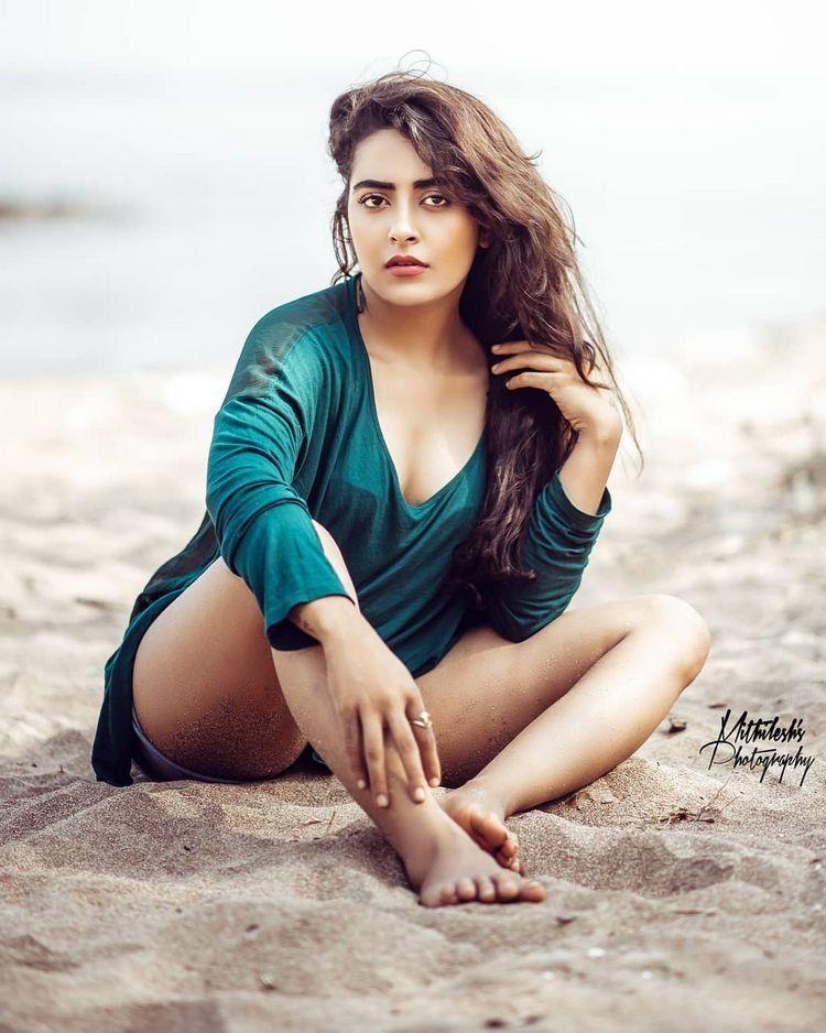 Jinal Joshi Latest Hot Photos are too Hot to Handle!