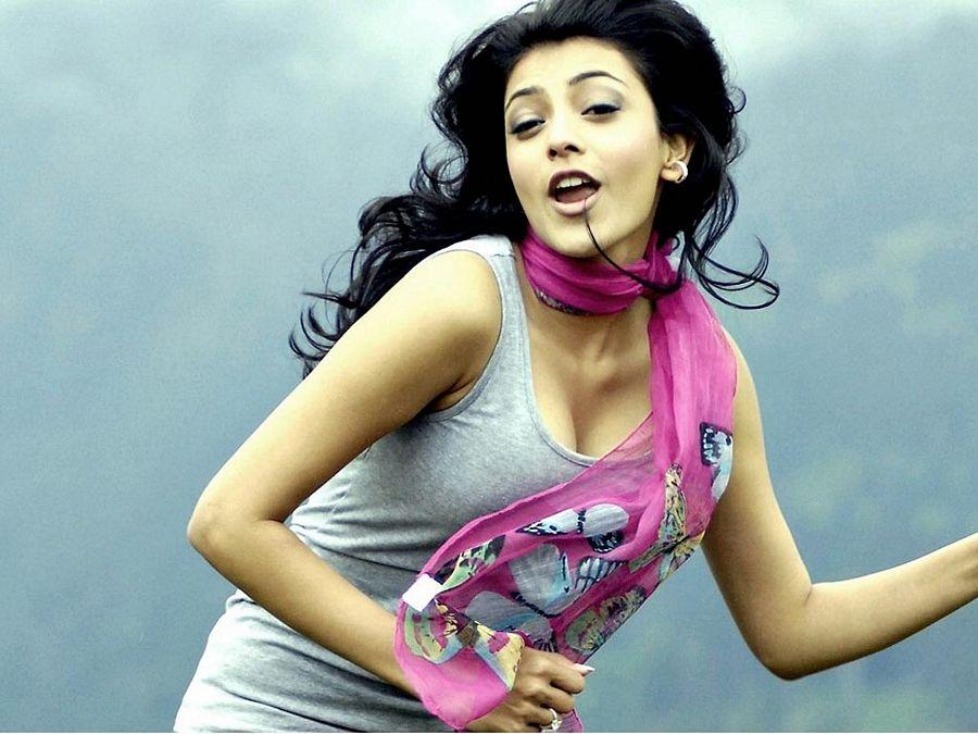 Kajal Aggarwal Stunning Hot & Spicy Cleavage Never Seen Photos