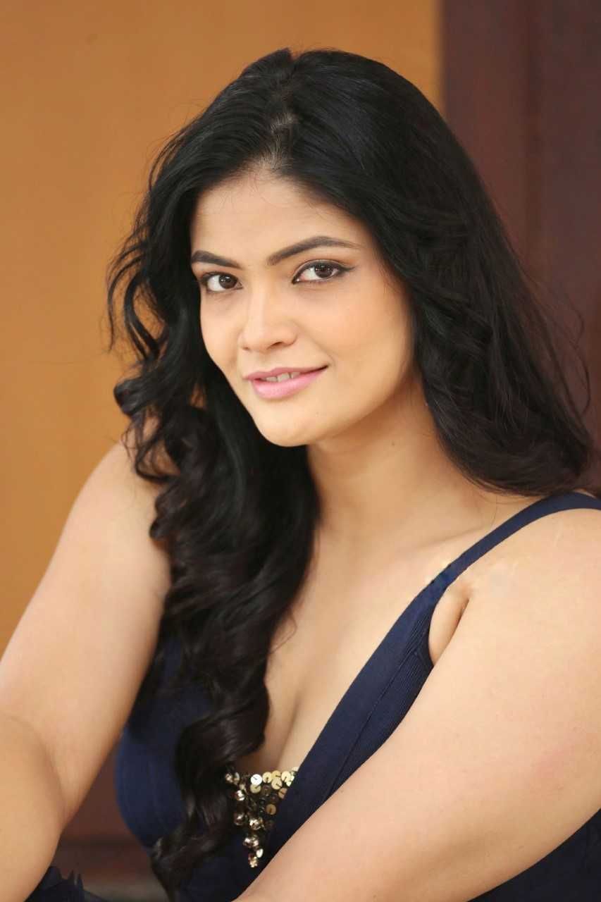 Kalpika Ganesh Latest Hot Stills