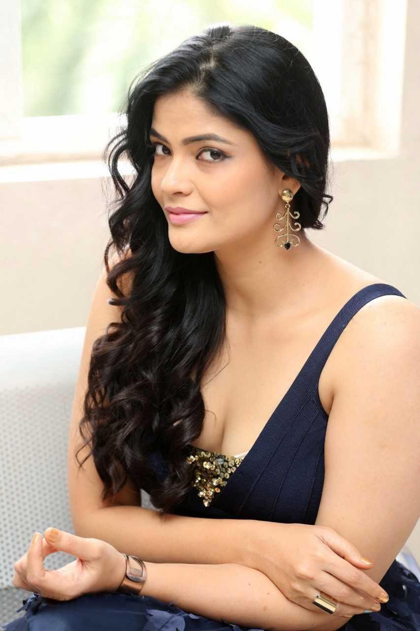 Kalpika Ganesh Latest Hot Stills