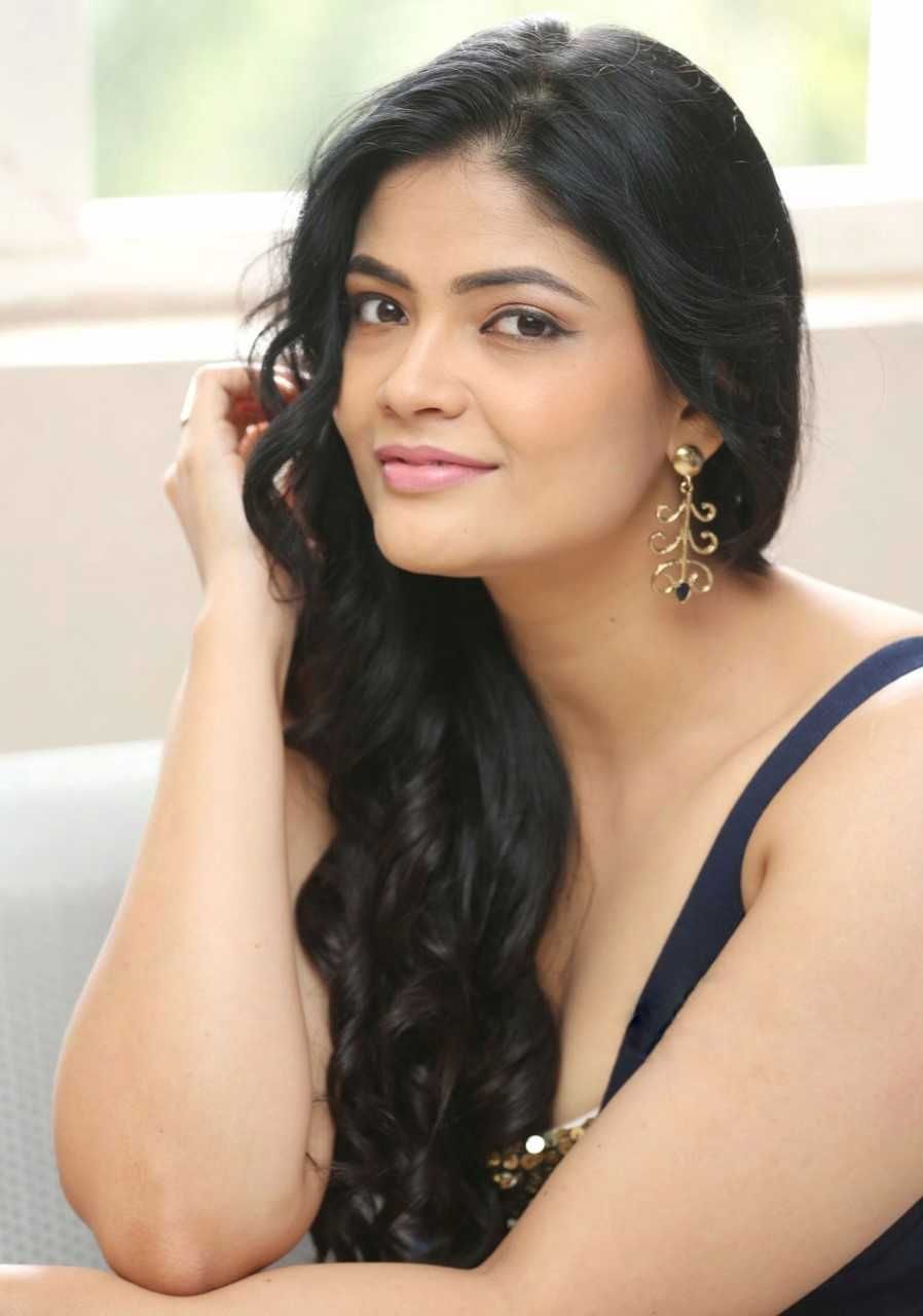 Kalpika Ganesh Latest Hot Stills