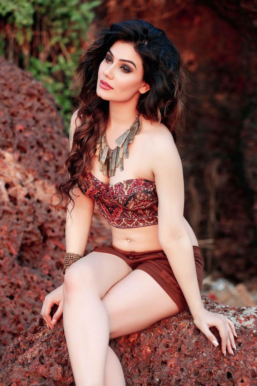 Kangana Sharma New Hot Bikini Photos You Never See