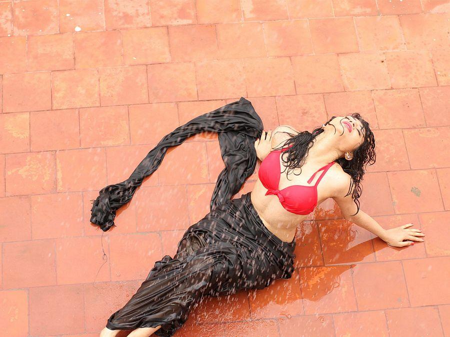 Kannada Celebs Actress Kamini Hot & Sexy Stills