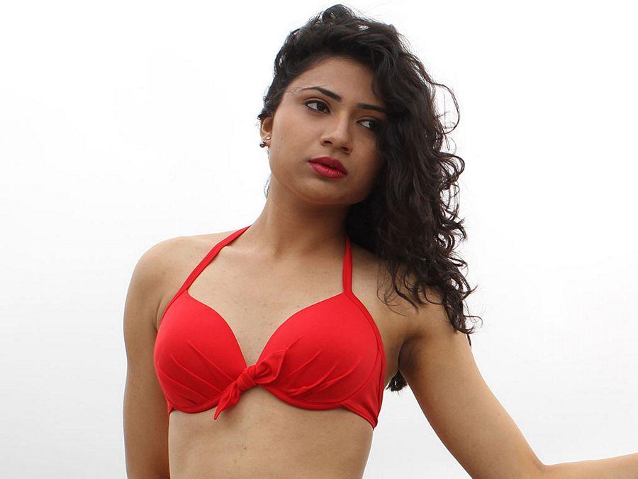 Kannada Celebs Actress Kamini Hot & Sexy Stills