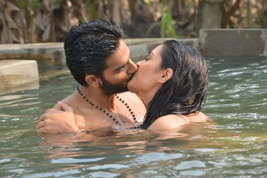 Kartikeya & Payal Rajput’s Romantic HD Stills From RX 100 Movie