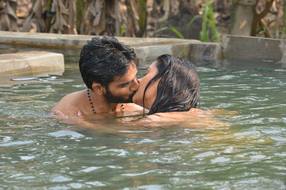 Kartikeya & Payal Rajput’s Romantic HD Stills From RX 100 Movie