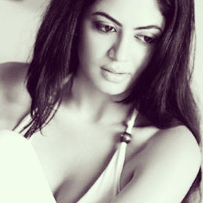 Kavita Kaushik UNSEEN Photos Are So Hot to Handel See Her Bikini Images