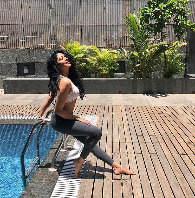 Kavita Kaushik UNSEEN Photos Are So Hot to Handel See Her Bikini Images