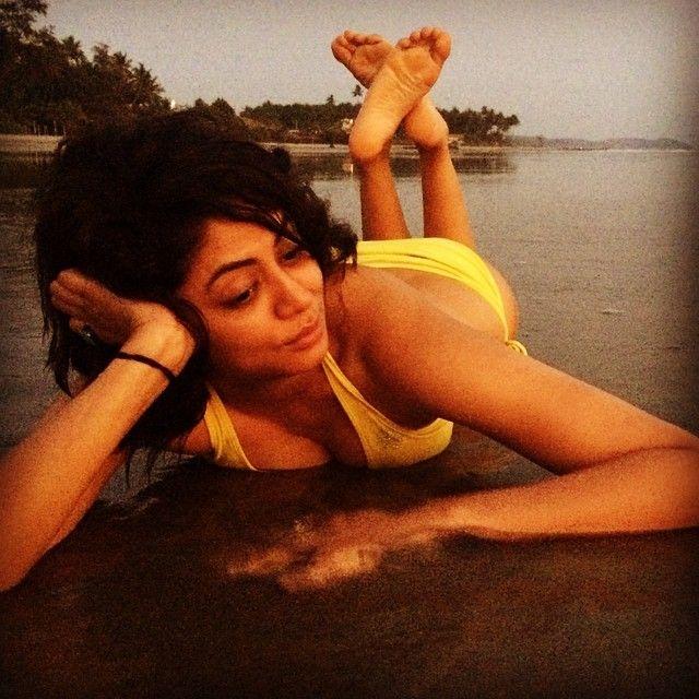 Kavita Kaushik UNSEEN Photos Are So Hot to Handel See Her Bikini Images