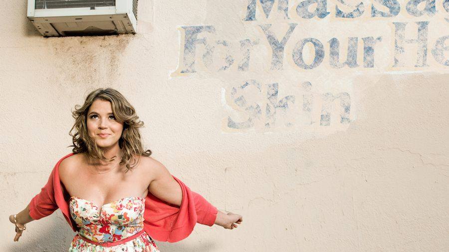 Kether Donohue Hot Photos