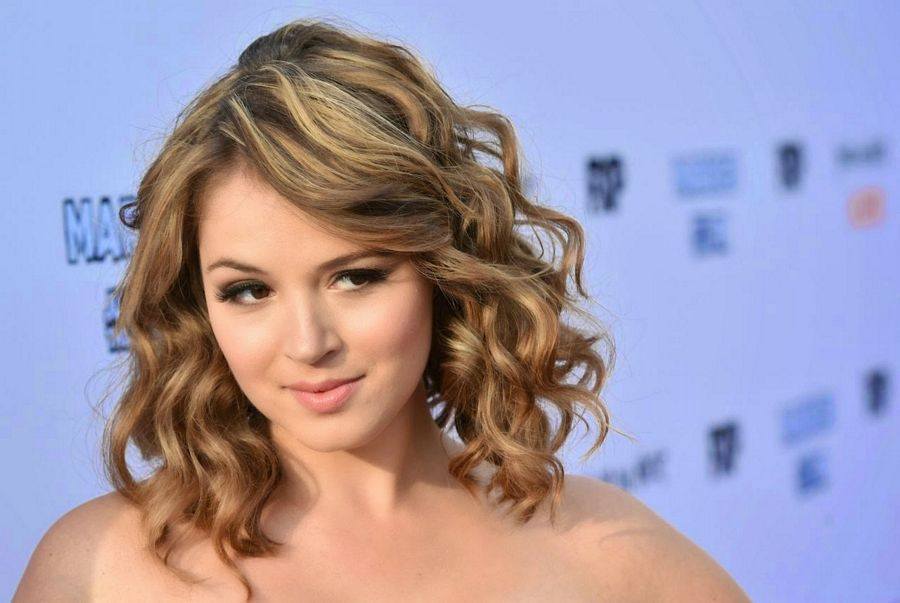 Kether Donohue Hot Photos