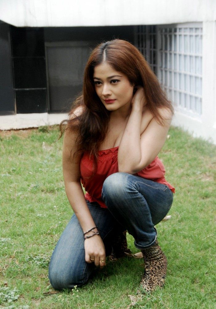 Kiran Rathod Navel Show