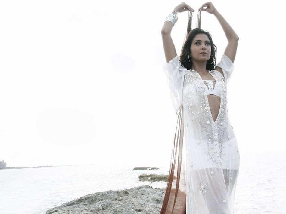 Lara Dutta Latest Hot & Spicy Photo Shoot Stills