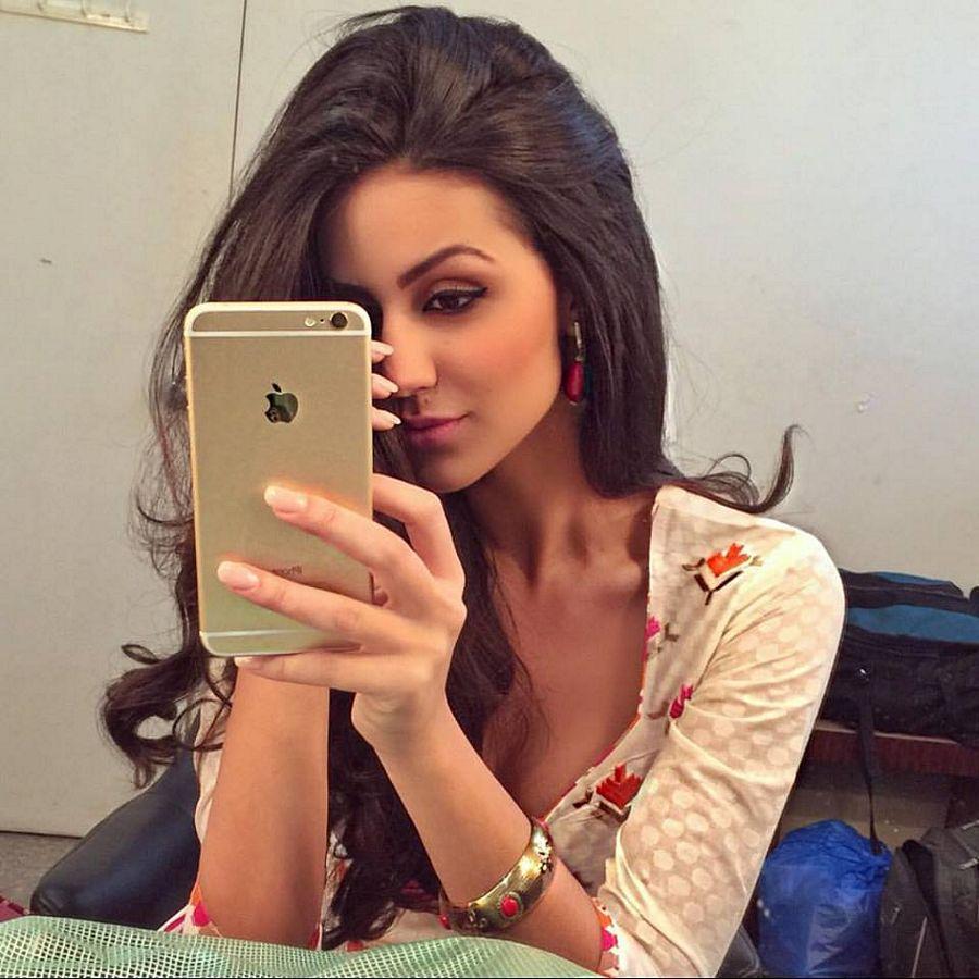 Larissa Bonesi Spicy Photos