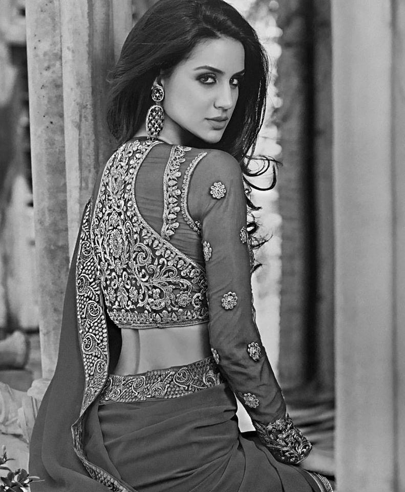 Larissa Bonesi Spicy Photos