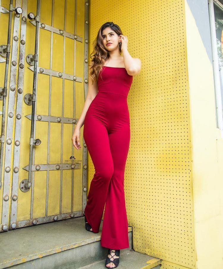 Latest Hot & Spicy Pictures of Sakshi Malik