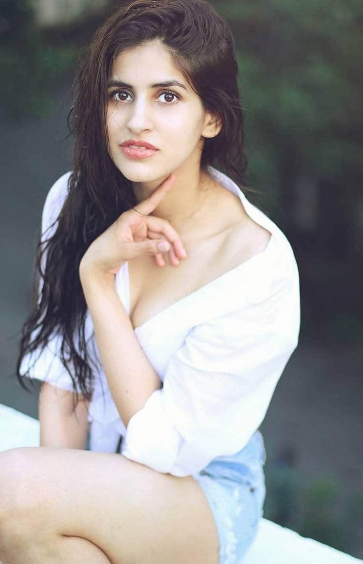 Latest Hot & Spicy Pictures of Sakshi Malik